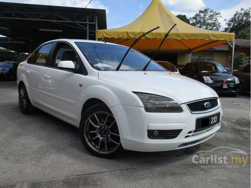 ford focus 2.0 ghia review
